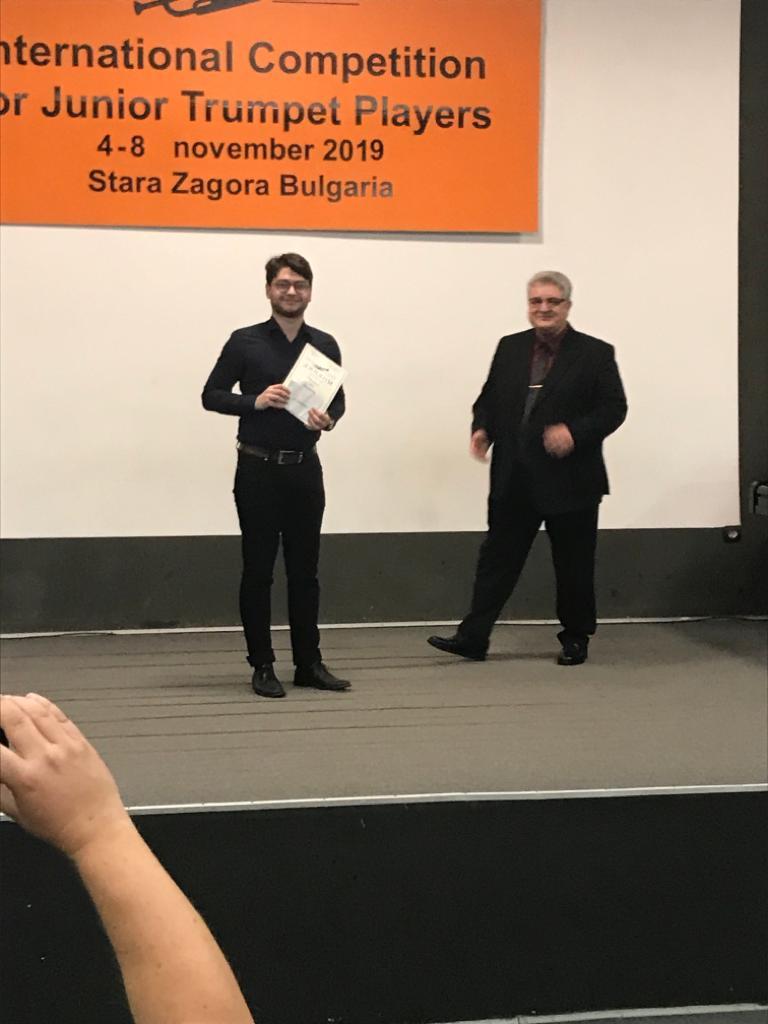 Азербайджанцы вернулись из Болгарии с дипломами (ФОТО)