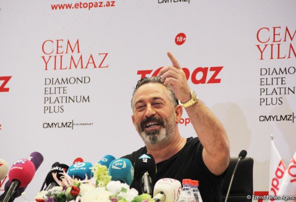 Веселые посиделки Джема Йылмаза с азербайджанцами (ФОТО)