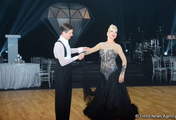 Впервые в Баку проходит "Танцующие бриллианты" -  шоу драгоценностей, праздник роскоши и красоты (ФОТО)