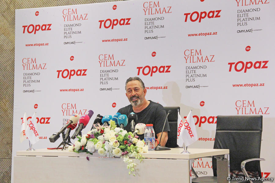 Веселые посиделки Джема Йылмаза с азербайджанцами (ФОТО)