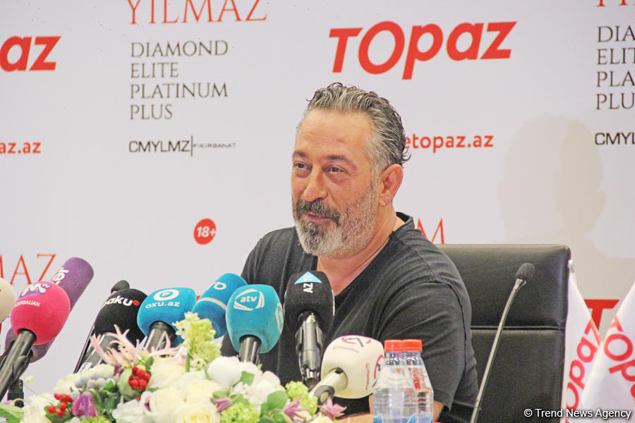 Веселые посиделки Джема Йылмаза с азербайджанцами (ФОТО)