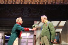 Торт для девочек! Блистательные Ирина Муравьева и Людмила Полякова затеяли женитьбу в Баку (ФОТО)