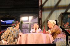 Торт для девочек! Блистательные Ирина Муравьева и Людмила Полякова затеяли женитьбу в Баку (ФОТО)