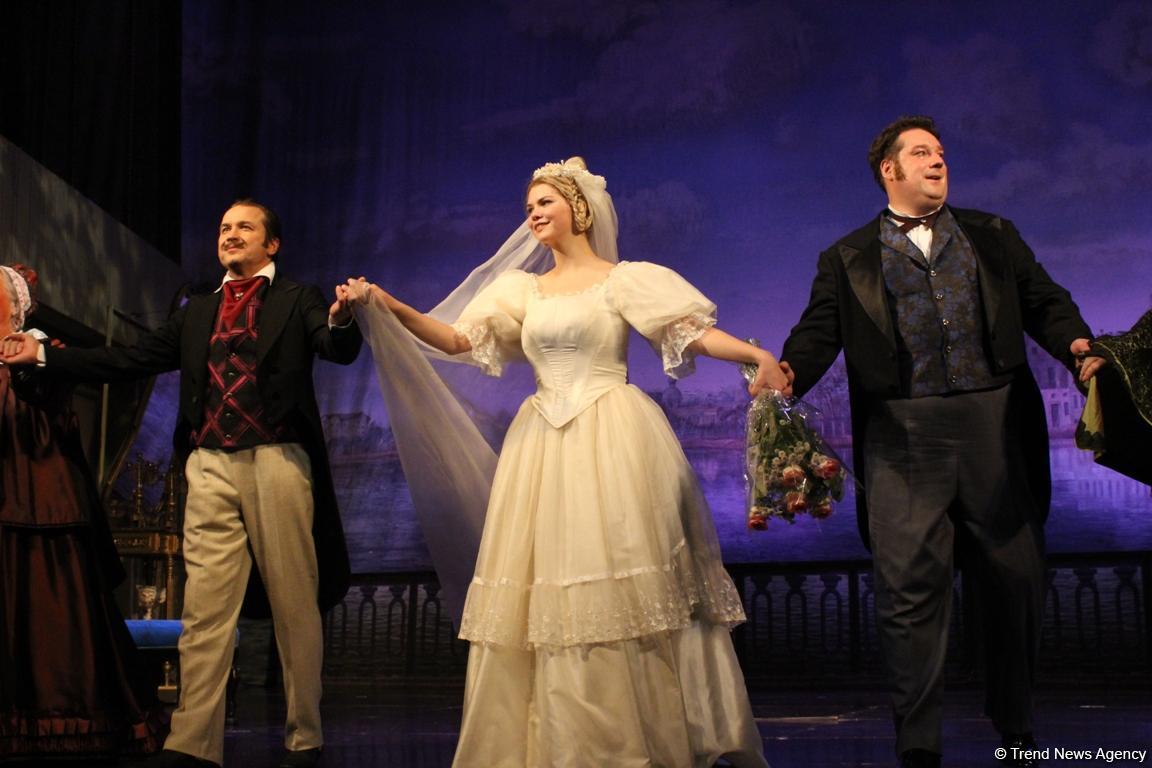 Торт для девочек! Блистательные Ирина Муравьева и Людмила Полякова затеяли женитьбу в Баку (ФОТО)