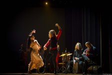 Вечерний Баку. Одна история. Две культуры. Три конфликта чувств (ФОТО)