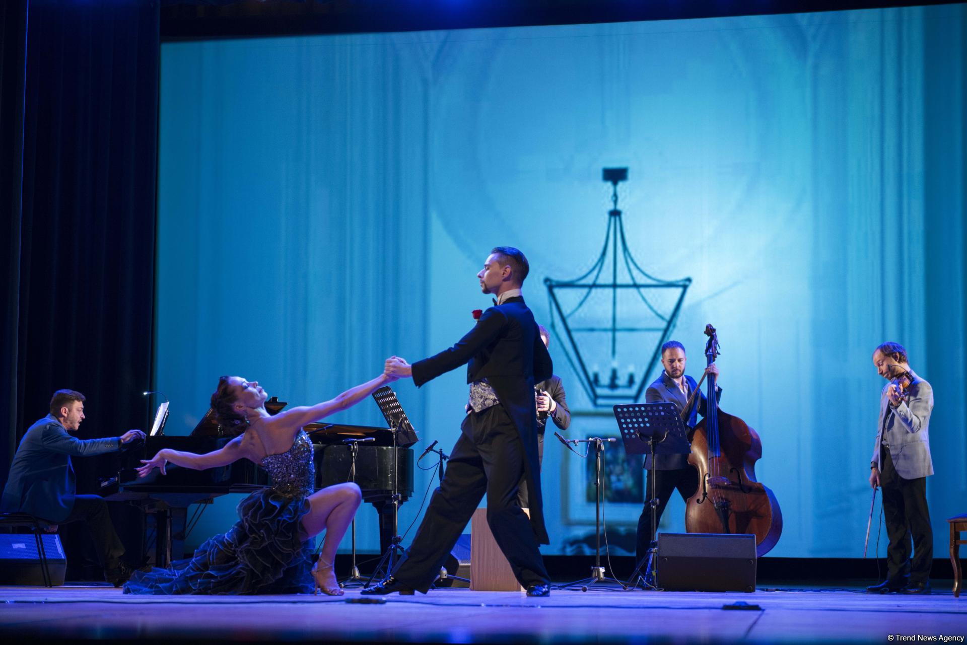 Вечерний Баку. Одна история. Две культуры. Три конфликта чувств (ФОТО)