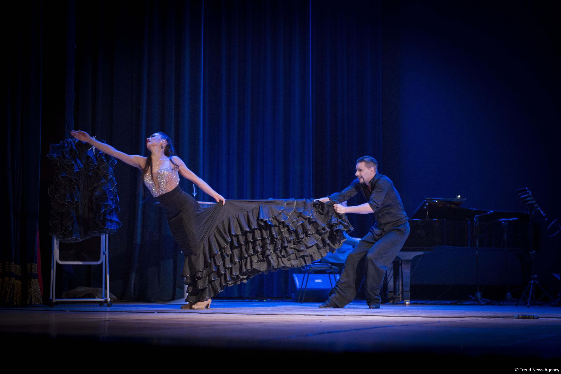 Вечерний Баку. Одна история. Две культуры. Три конфликта чувств (ФОТО)