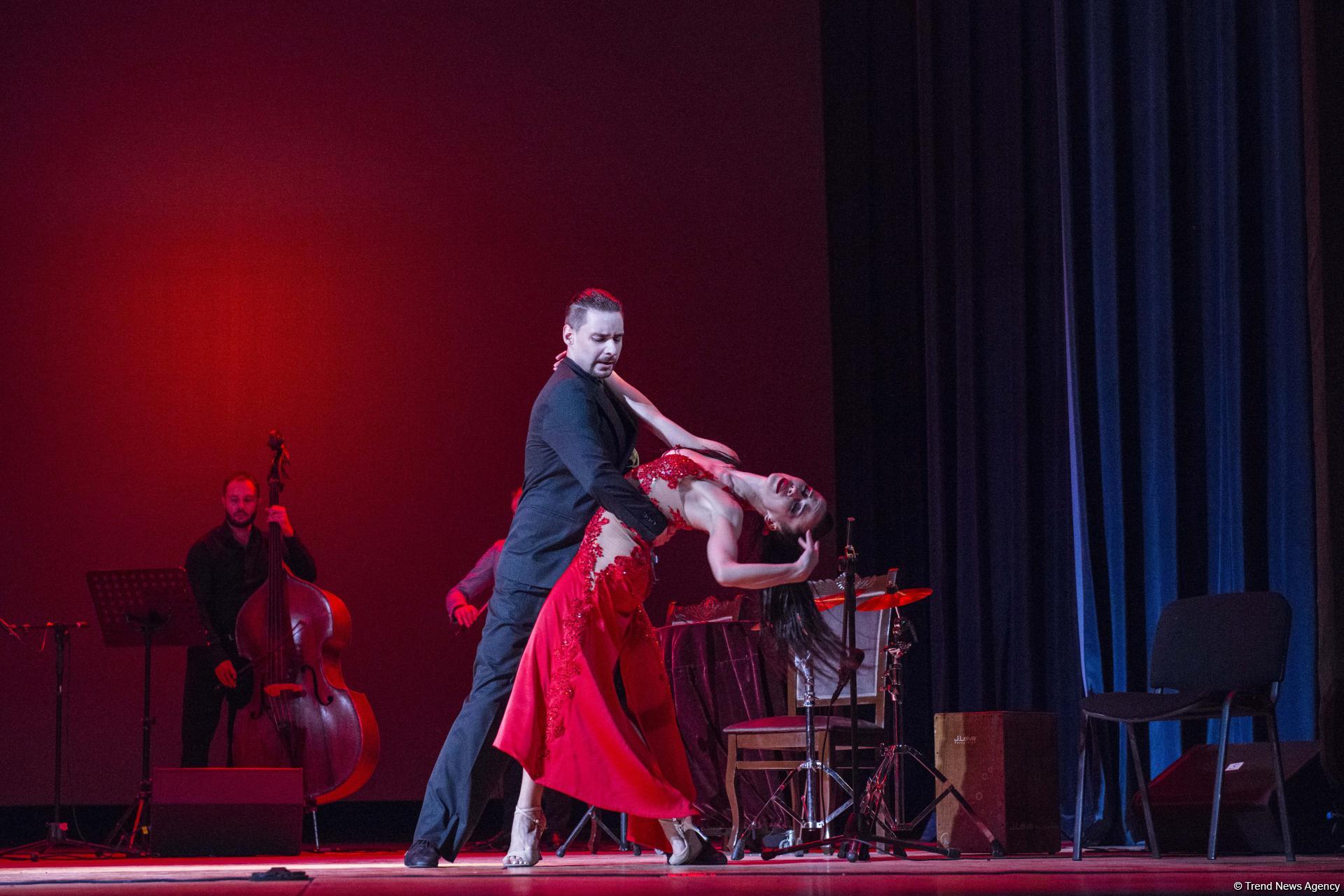 Вечерний Баку. Одна история. Две культуры. Три конфликта чувств (ФОТО)