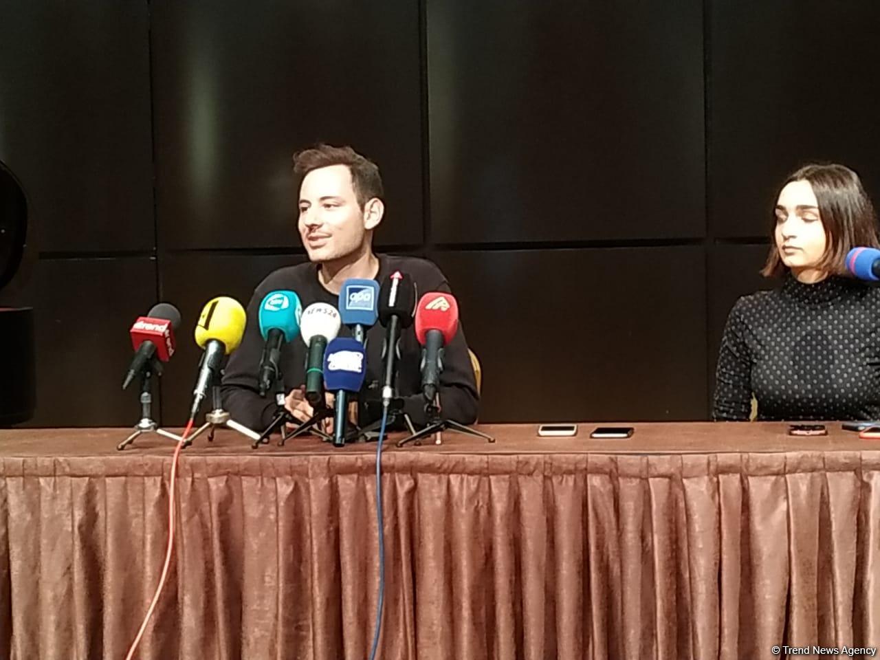 Петер Бенце - 765 нот в минуту для Баку. Синтез тара и мировых хитов (ВИДЕО, ФОТО)