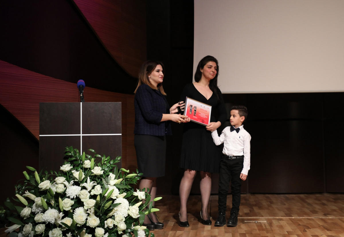 В Баку прошел гала-вечер кинофестиваля "Азербайджанская семья" и церемония награждения (ФОТО)