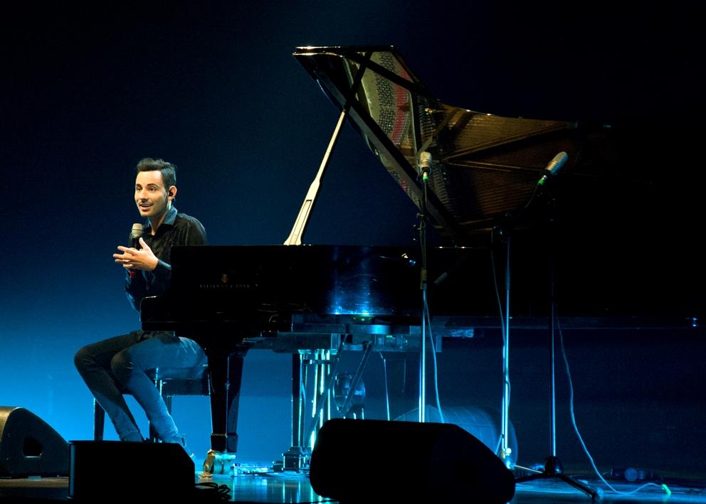 Исполнитель из Книги рекордов Гиннесса, азербайджанский тар и "Сары гялин" – потрясающий синтез (ВИДЕО, ФОТО)