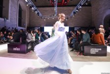 Королевская роскошь и богатые вечерние наряды  - второй день Azerbaijan Fashion Week (ФОТО)