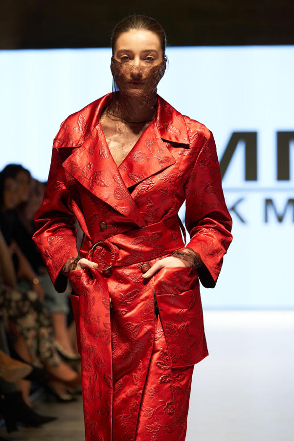 Azerbaijan Fashion Week – выход невесты в 40-кг платье с куклами, ранние браки и брутальность (ФОТО)