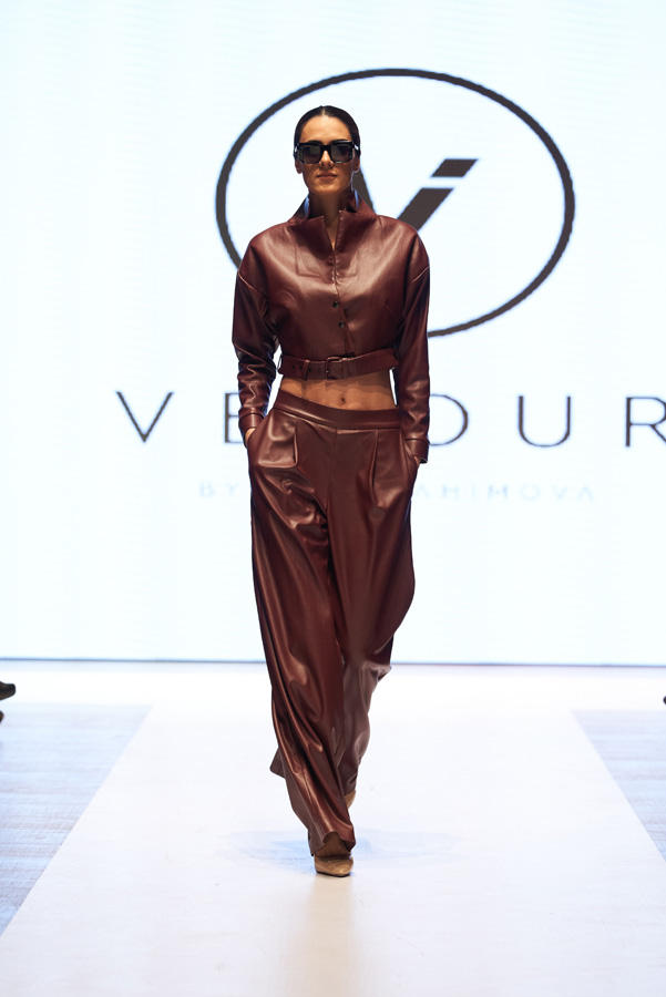 Azerbaijan Fashion Week – выход невесты в 40-кг платье с куклами, ранние браки и брутальность (ФОТО)