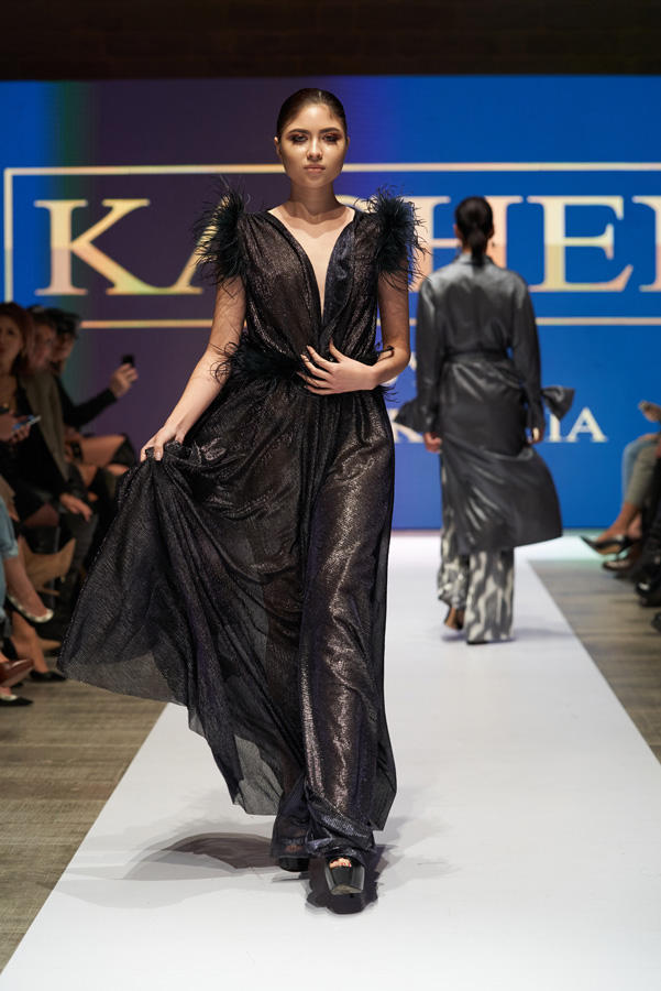 Azerbaijan Fashion Week – выход невесты в 40-кг платье с куклами, ранние браки и брутальность (ФОТО)