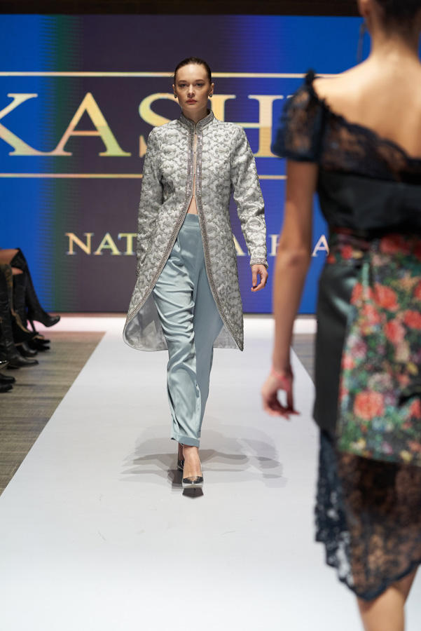 Azerbaijan Fashion Week – выход невесты в 40-кг платье с куклами, ранние браки и брутальность (ФОТО)