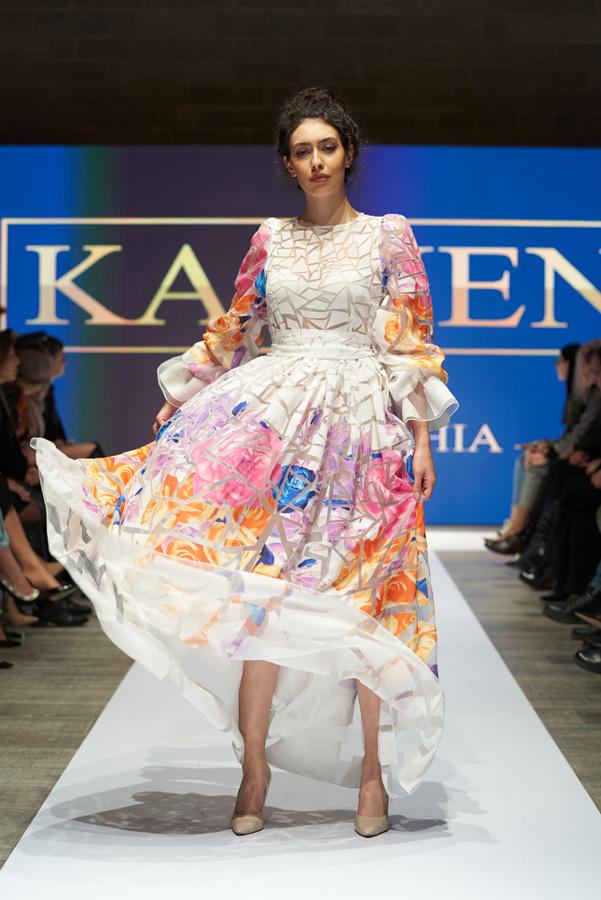 Azerbaijan Fashion Week – выход невесты в 40-кг платье с куклами, ранние браки и брутальность (ФОТО)