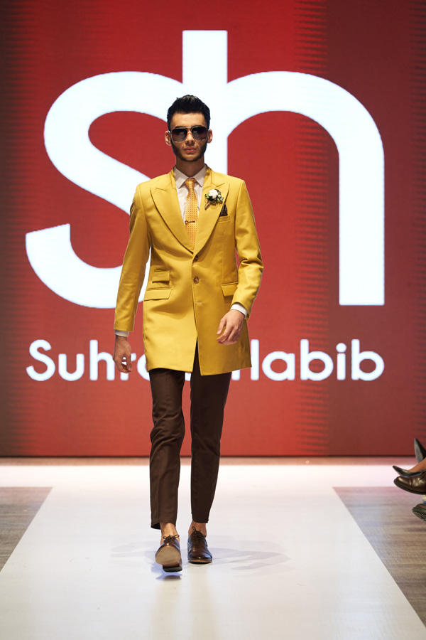 Azerbaijan Fashion Week – выход невесты в 40-кг платье с куклами, ранние браки и брутальность (ФОТО)