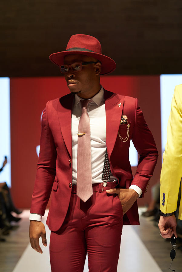 Azerbaijan Fashion Week – выход невесты в 40-кг платье с куклами, ранние браки и брутальность (ФОТО)