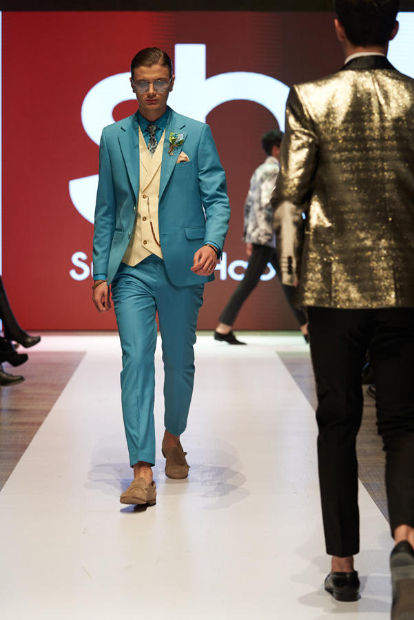 Azerbaijan Fashion Week – выход невесты в 40-кг платье с куклами, ранние браки и брутальность (ФОТО)