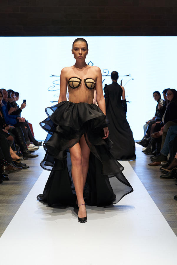 Azerbaijan Fashion Week – выход невесты в 40-кг платье с куклами, ранние браки и брутальность (ФОТО)