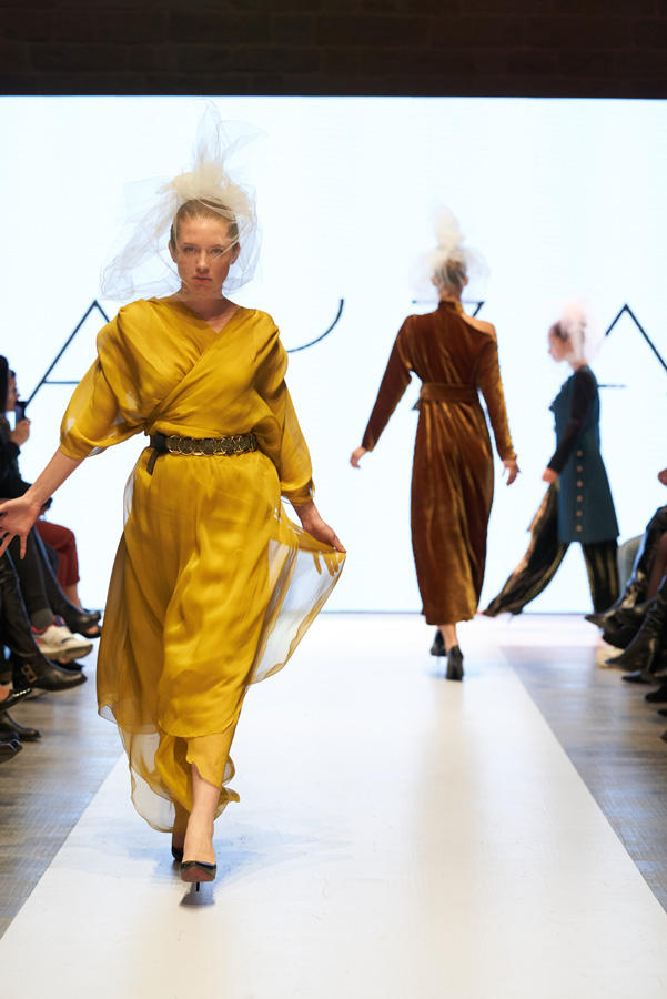 Azerbaijan Fashion Week – выход невесты в 40-кг платье с куклами, ранние браки и брутальность (ФОТО)