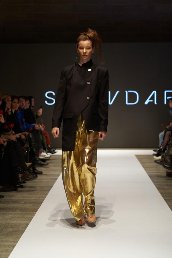 Azerbaijan Fashion Week – выход невесты в 40-кг платье с куклами, ранние браки и брутальность (ФОТО)