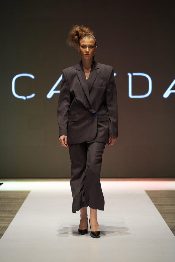 Azerbaijan Fashion Week – выход невесты в 40-кг платье с куклами, ранние браки и брутальность (ФОТО)