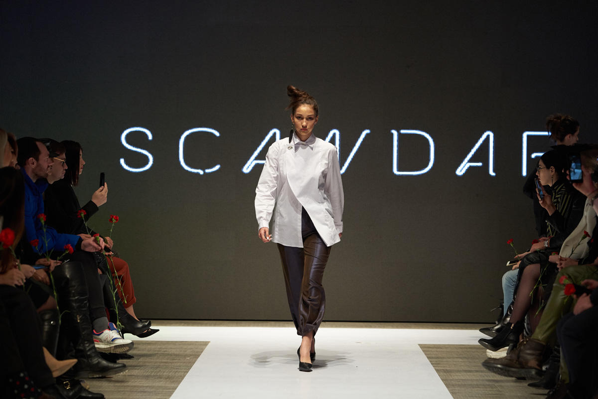 Azerbaijan Fashion Week – выход невесты в 40-кг платье с куклами, ранние браки и брутальность (ФОТО)