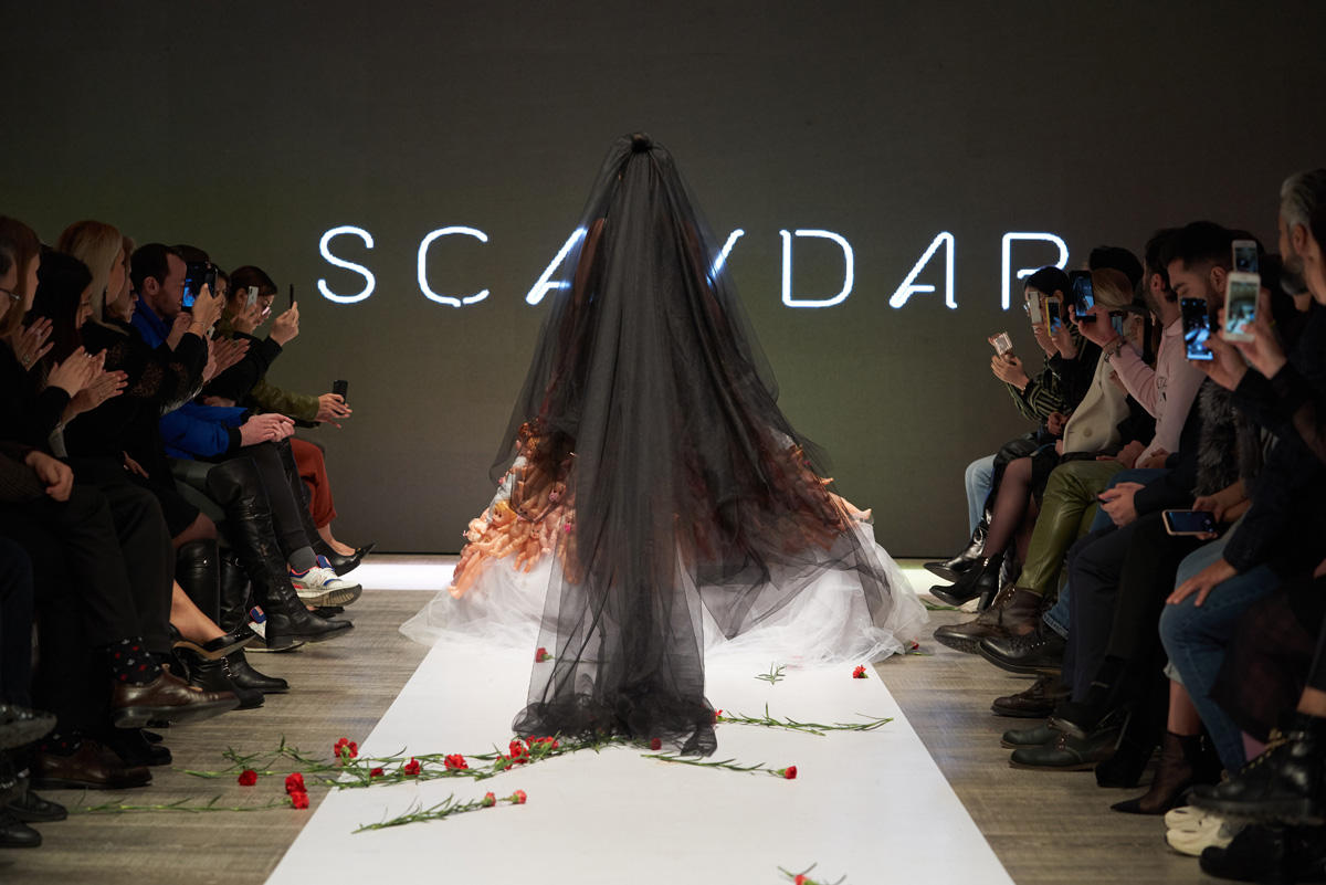 Azerbaijan Fashion Week – выход невесты в 40-кг платье с куклами, ранние браки и брутальность (ФОТО)