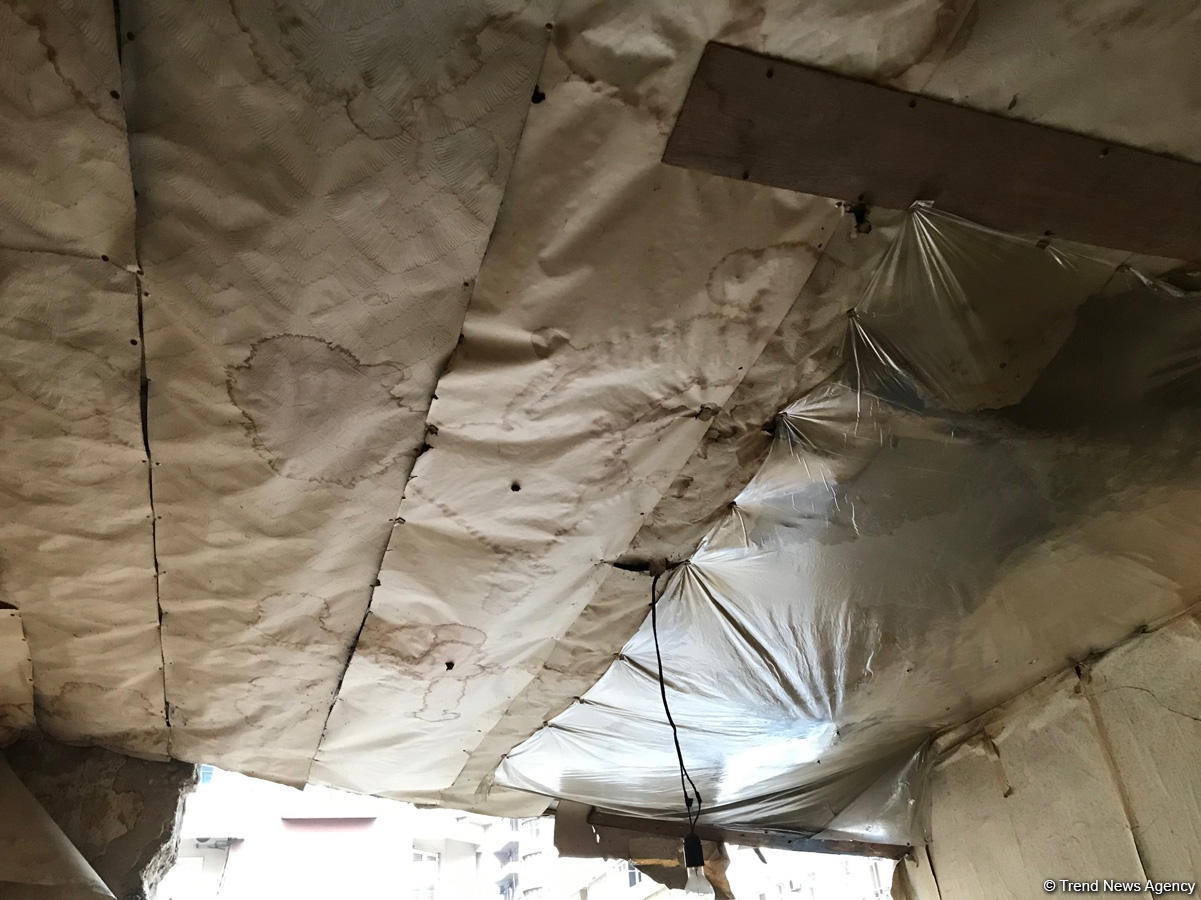 В центре Баку обрушилось двухэтажное здание (ФОТО)