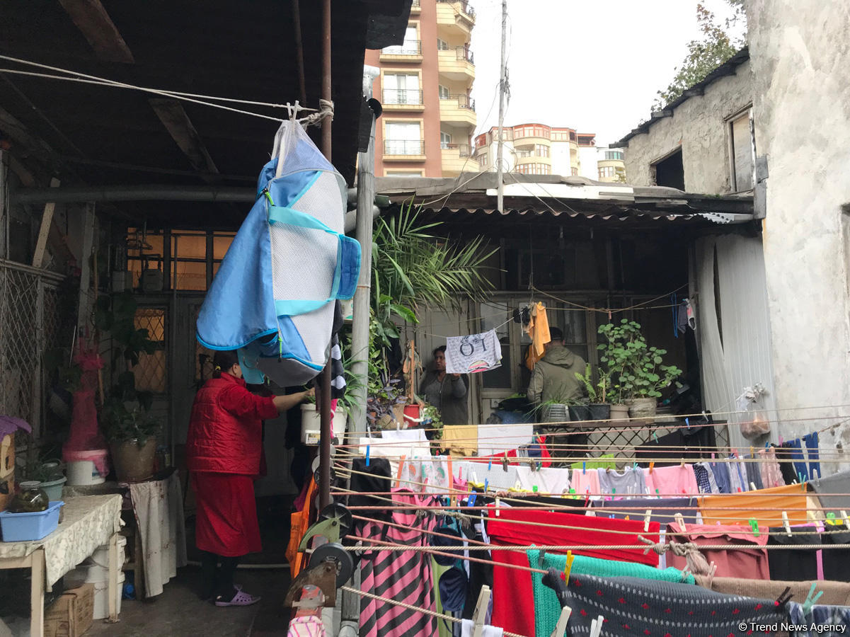 В центре Баку обрушилось двухэтажное здание (ФОТО)