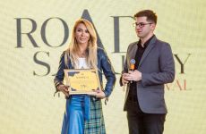 В Баку прошло необычное дефиле со знаками ПДД, участием Карины Кокс и Ottawan (ФОТО)