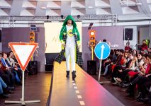 В Баку прошло необычное дефиле со знаками ПДД, участием Карины Кокс и Ottawan (ФОТО)