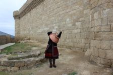 Длина рукавов 400 метров – перформанс Вюсала Рагима (ФОТО)