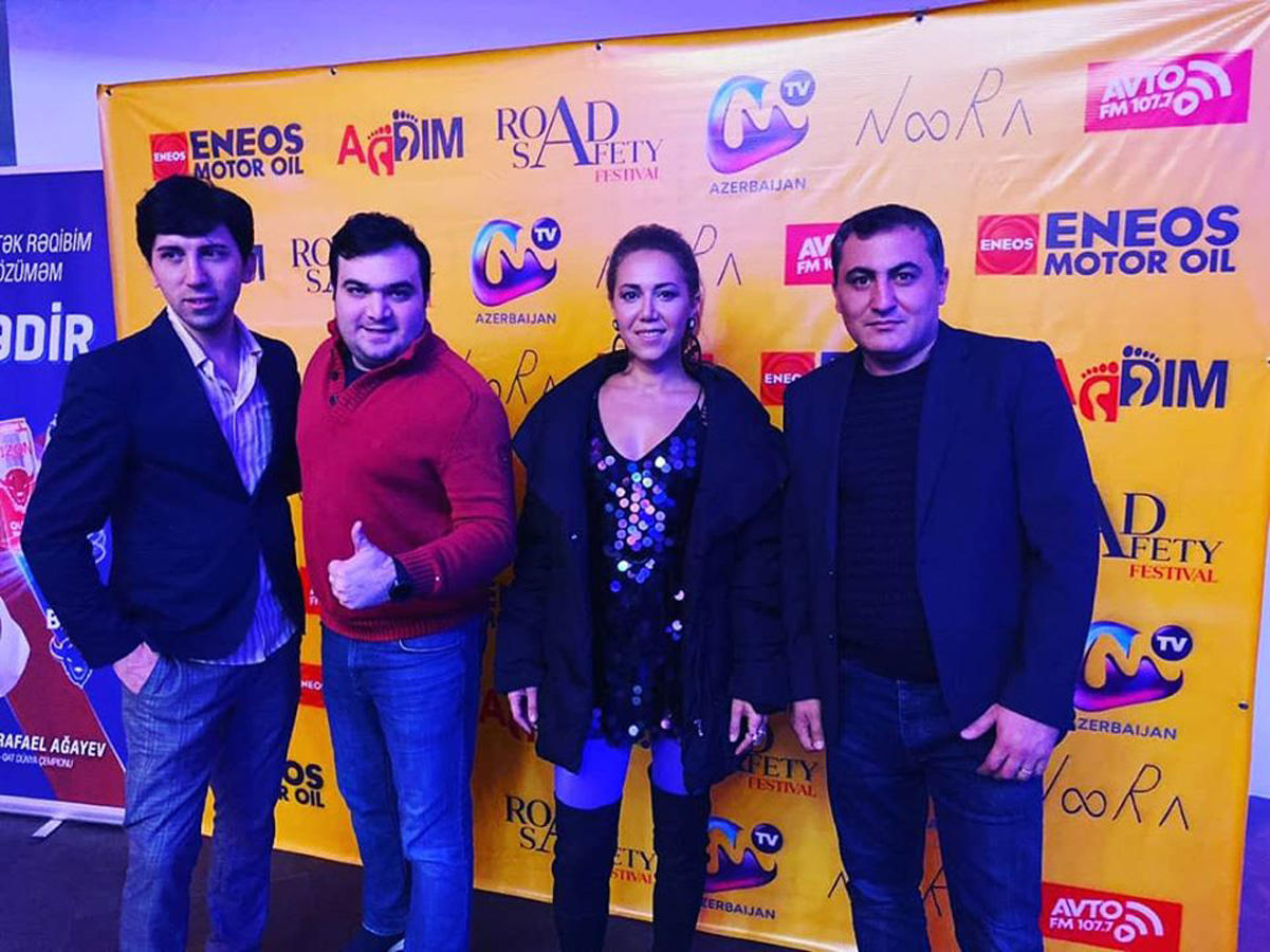 В Баку прошло необычное дефиле со знаками ПДД, участием Карины Кокс и Ottawan (ФОТО)