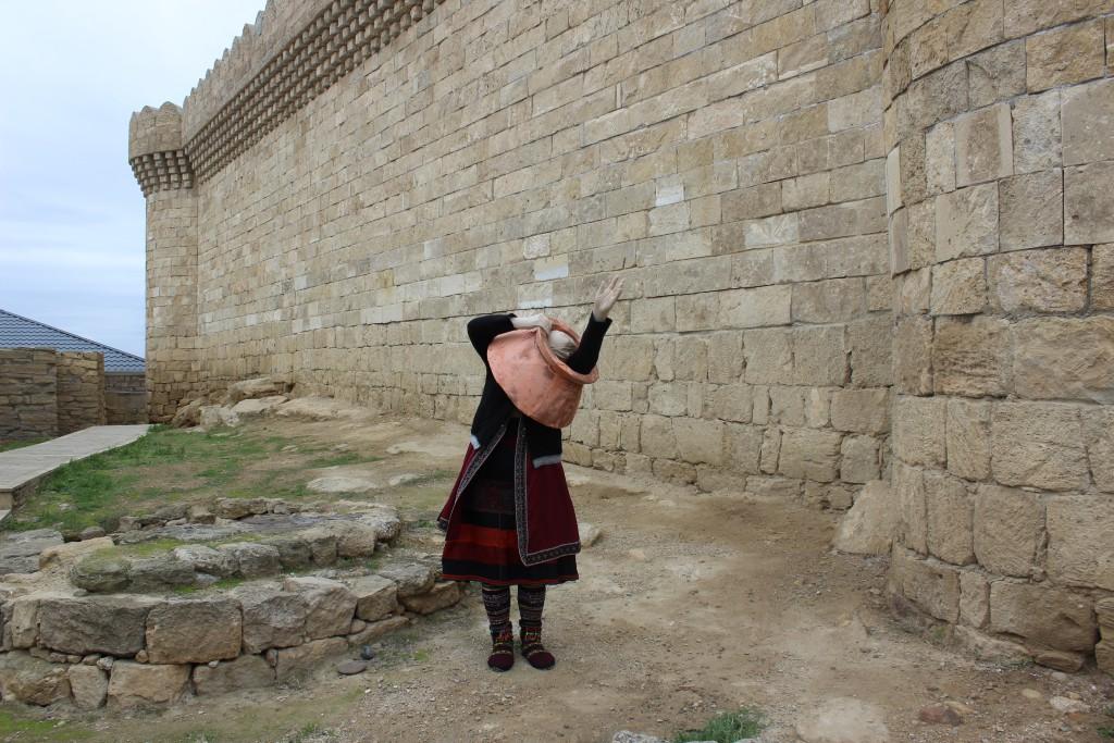 Длина рукавов 400 метров – перформанс Вюсала Рагима (ФОТО)