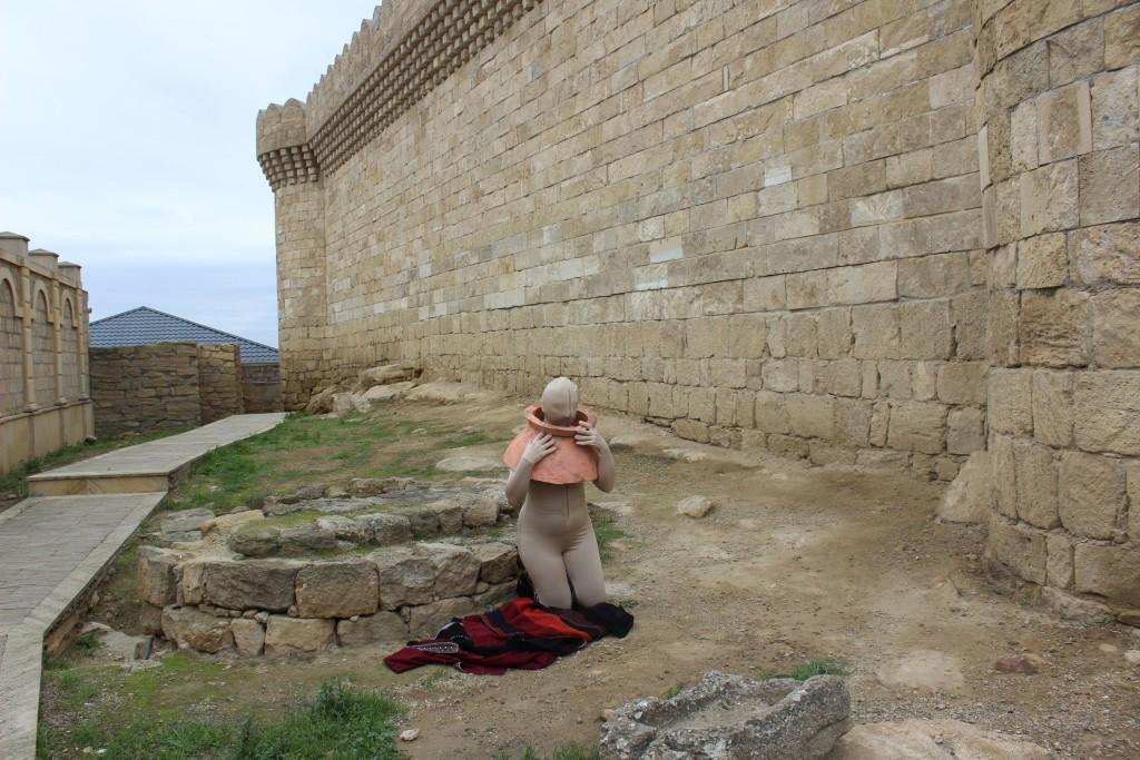 Длина рукавов 400 метров – перформанс Вюсала Рагима (ФОТО)