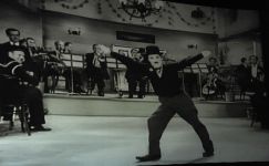 Путешествие в эпоху немого черно-белого кино. Чарли Чаплин рассмешил бакинцев (ФОТО)