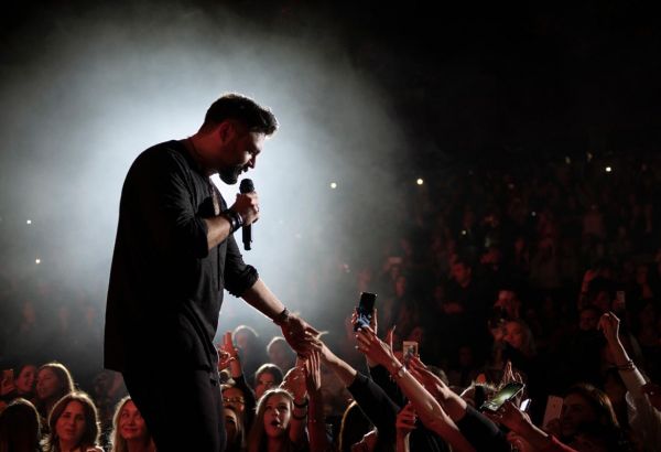 В Баку Алексей Чумаков решил помирить влюбленную пару (ФОТО)