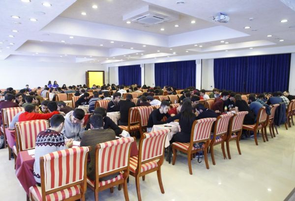 Азербайджанские интеллектуалы отметили юбилей несколькими кубками (ФОТО)