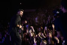 В Баку Алексей Чумаков решил помирить влюбленную пару (ФОТО)