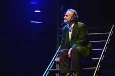 В Баку показали как бороться с невежеством и властью денег (ФОТО)