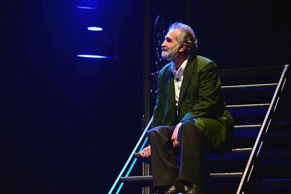 В Баку показали как бороться с невежеством и властью денег (ФОТО)