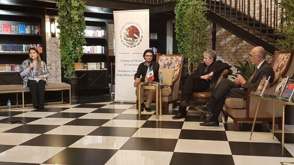 Вдохновленный Дон Кихотом Ламанчским – известный мексиканец в Баку (ФОТО)