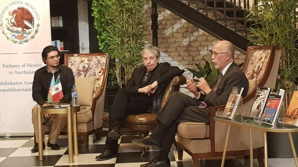 Вдохновленный Дон Кихотом Ламанчским – известный мексиканец в Баку (ФОТО)