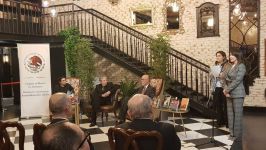 Вдохновленный Дон Кихотом Ламанчским – известный мексиканец в Баку (ФОТО)