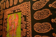 Красочные шелковые кялагаи с рисунками - языком жестов. International Day of Disabled Persons в Баку (ФОТО)