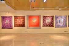 Красочные шелковые кялагаи с рисунками - языком жестов. International Day of Disabled Persons в Баку (ФОТО)