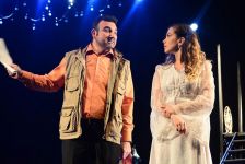 В Баку показали как бороться с невежеством и властью денег (ФОТО)